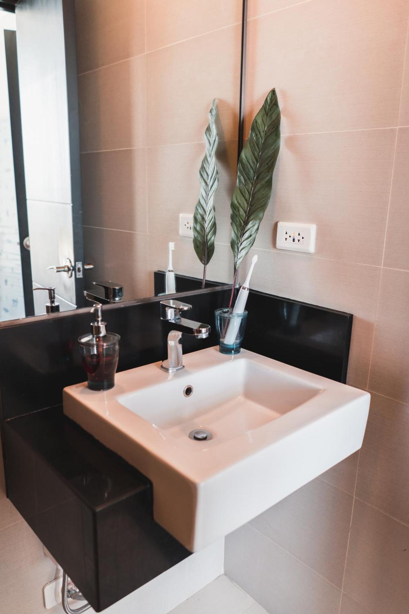 Modern Tropical Luxe Apartment - Boracay Newcoast Yapak Ngoại thất bức ảnh